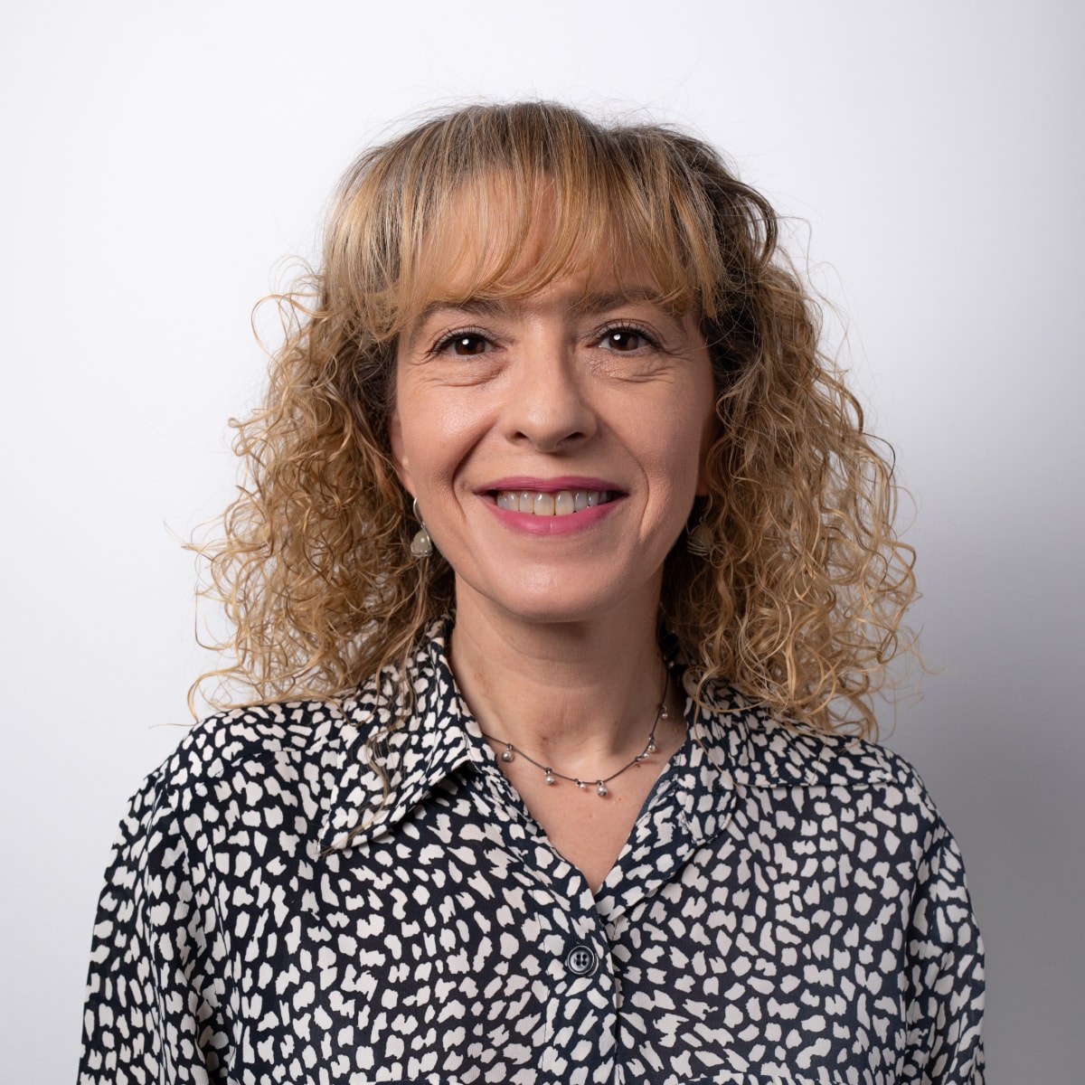 Conchi Pérez Grados, recepción y atención al paciente en Clínica Dental Domínguez & Morales, Chamberí, Madrid