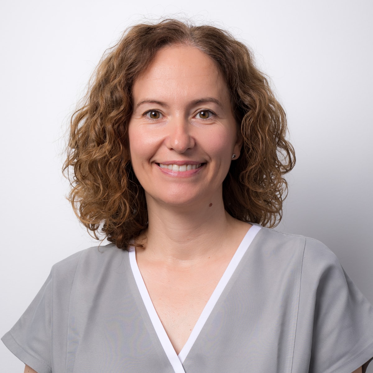 Dra. Encarna Domínguez Moreno, odontóloga y cofundadora en Clínica Dental Domínguez & Morales, Chamberí, Madrid