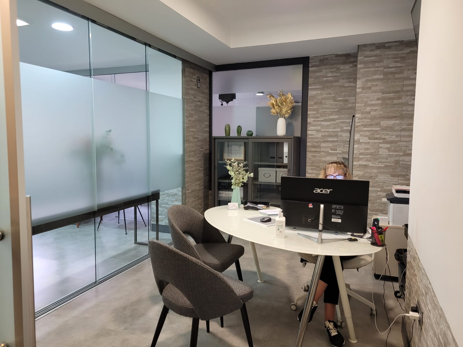 Zona de atención al paciente de Clínica Dental Domínguez & Morales en Chamberí, Madrid