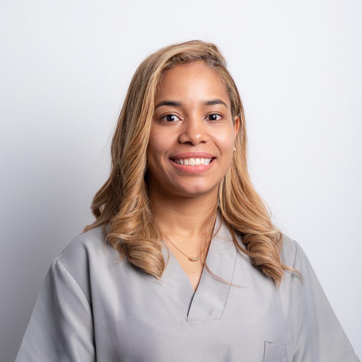 Keila Feliz Bueno, auxiliar de clínica en Clínica Dental Domínguez & Morales, Chamberí, Madrid