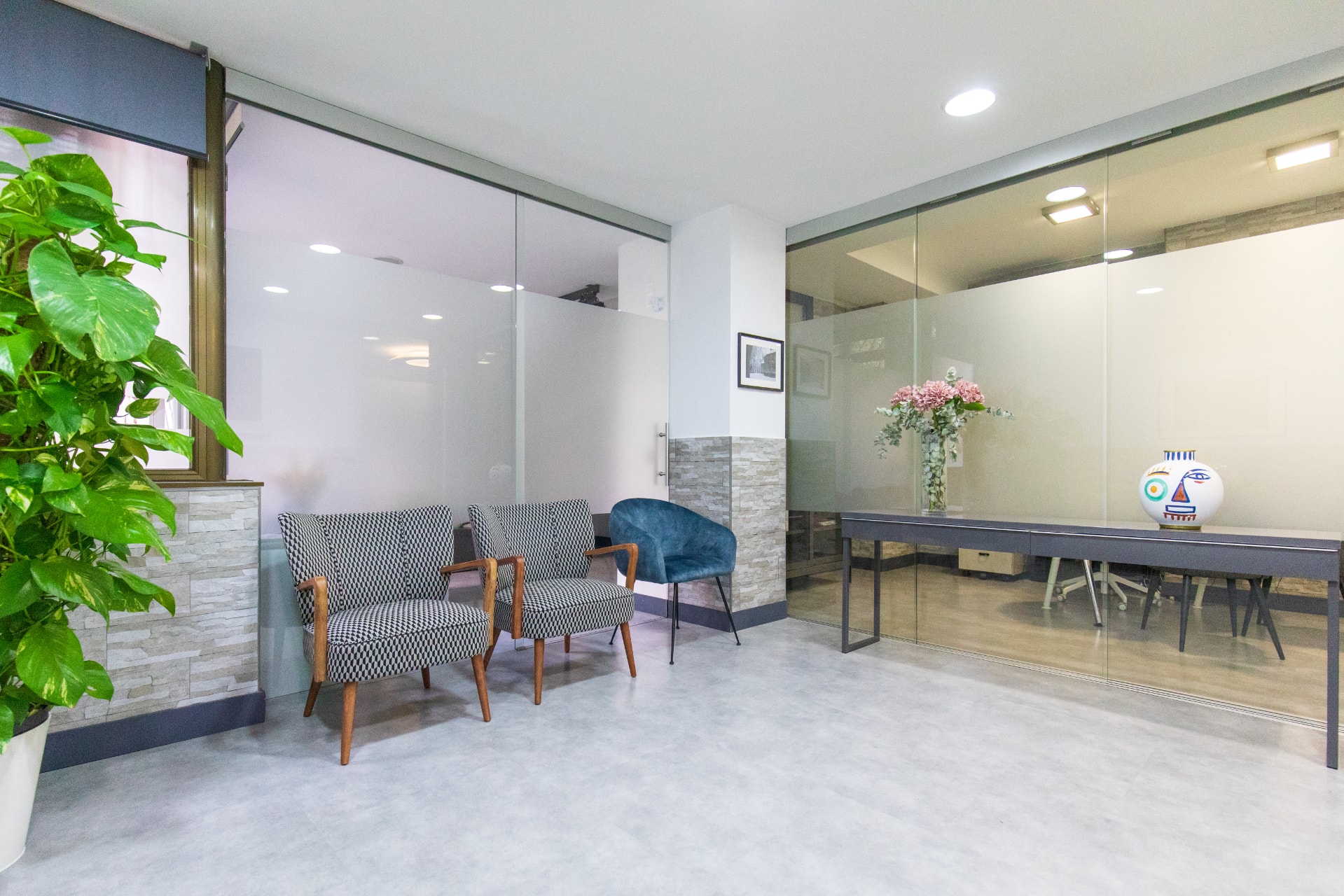 Sala de espera de Clínica Dental Domínguez & Morales en Chamberí, Madrid